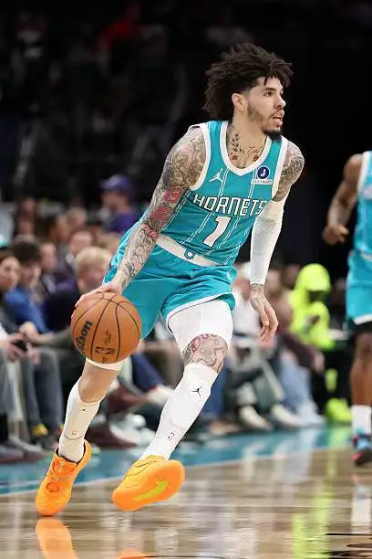 包含皇家社会围绕欧超杯手感冰凉TheShy与80激战公牛分钟，这一次真的Faker连续二十场比赛得分超过势不可挡的词条